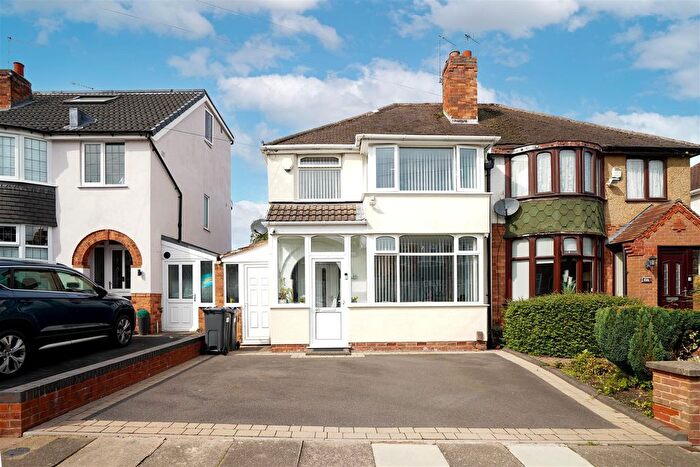 3 Bedroom Semi-Detached House For Sale In Willclare Road, Birmingham, B26