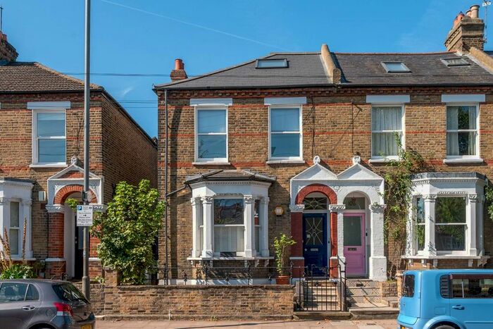 1 Bedroom Flat To Rent In Merton Road, Southfields, London, SW18