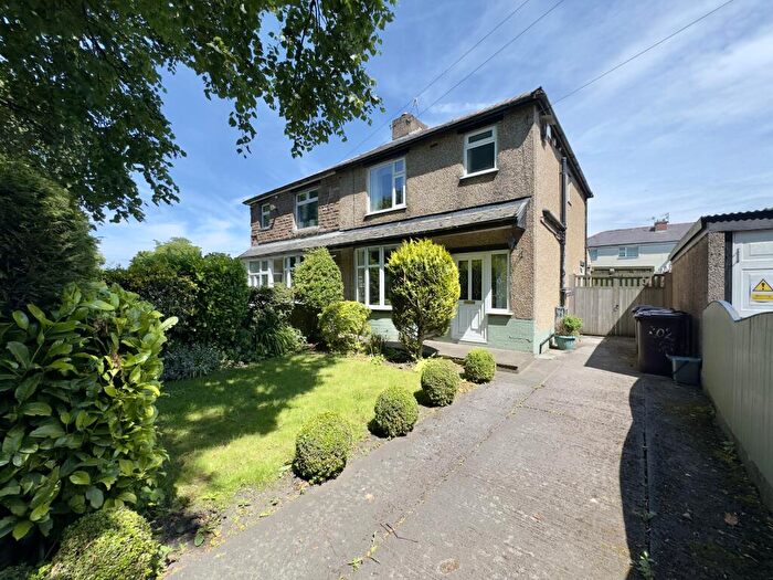 3 Bedroom Semi-Detached House For Sale In Rossendale Road, Burnley, BB11