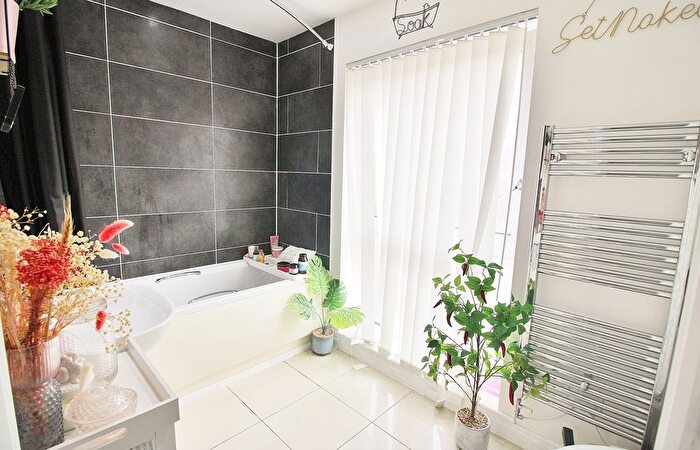 2 Bedroom Detached House For Sale In Saddleback Road, Waterlooville, PO7