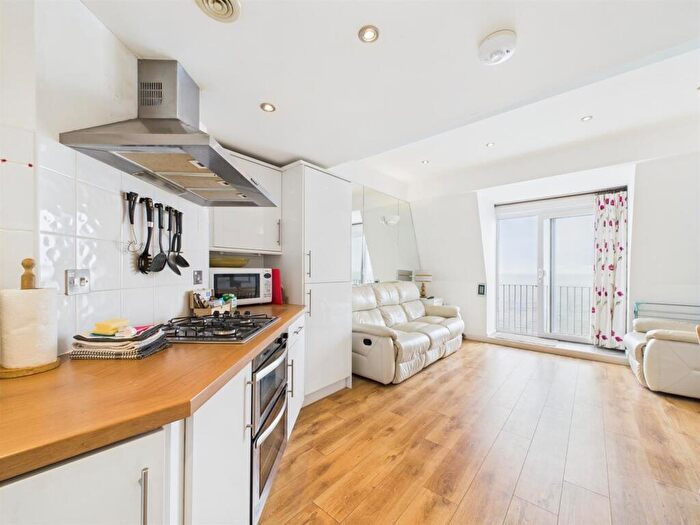 2 Bedroom Flat For Sale In Capstone Crescent, Ilfracombe, EX34