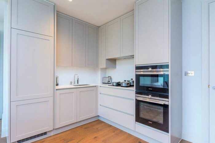 2 Bedroom Flat To Rent In Palladian Gardens, Chiswick, London, W4
