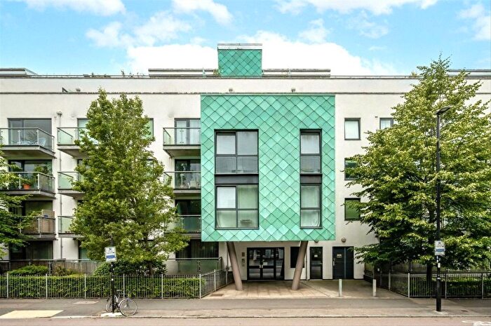 2 Bedroom Flat For Sale In E Drayton Park, London, N5
