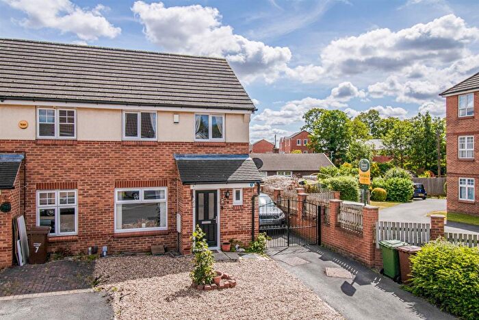 3 Bedroom Semi Detached House To Rent In Mill Chase Close, Alverthorpe, WF2