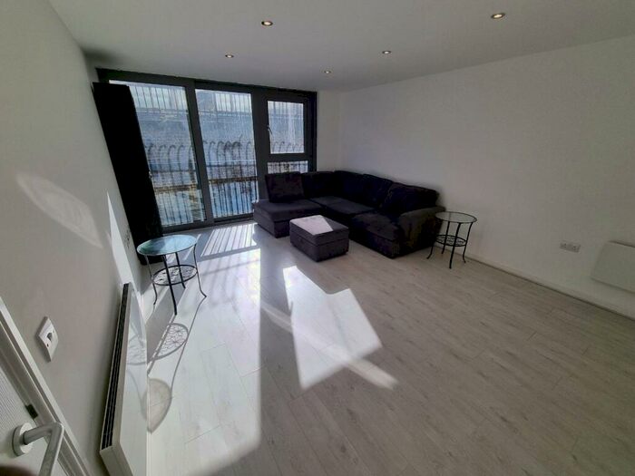 2 Bedroom Flat To Rent In Block D, Hornsey Road, N7