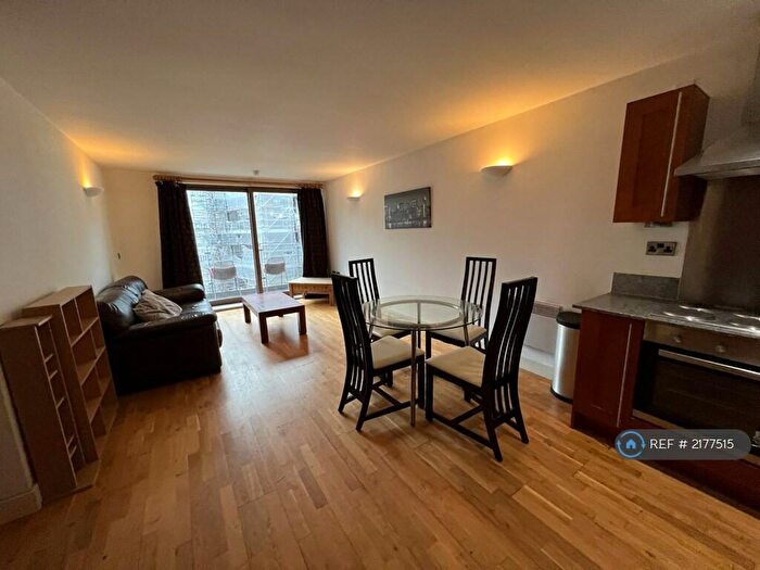 2 Bedroom Flat To Rent In Isaac Way, Manchester, M4