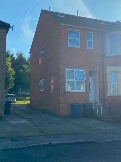 2 Bedroom Flat To Rent In Roberts Road, HP13