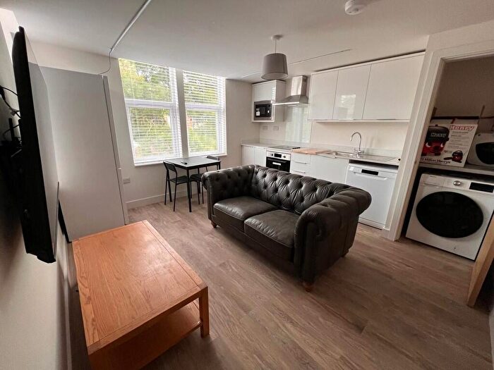 3 Bedroom Apartment To Rent In Flat, Musters Road, NG2