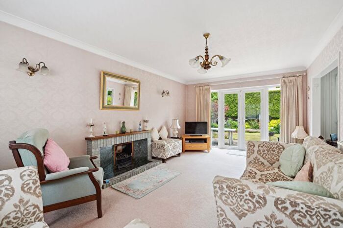 4 Bedroom Detached House For Sale In Maybrook Gardens, High Wycombe, HP13