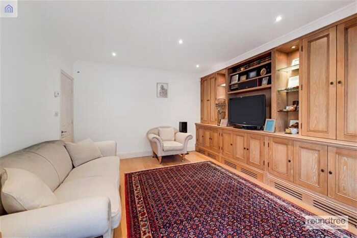 4 Bedroom House For Sale In The Vale, Golders Green, NW11