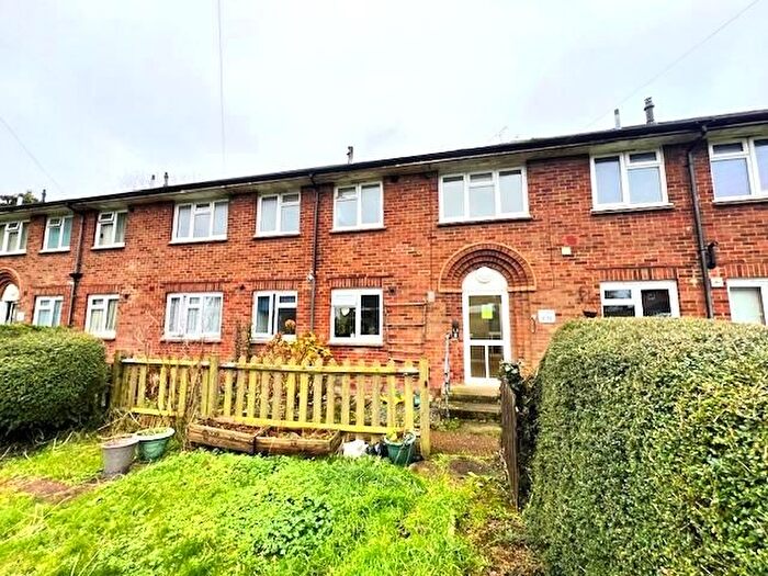 2 Bedroom Flat To Rent In Hillcrest, Great Chart, Ashford, TN23