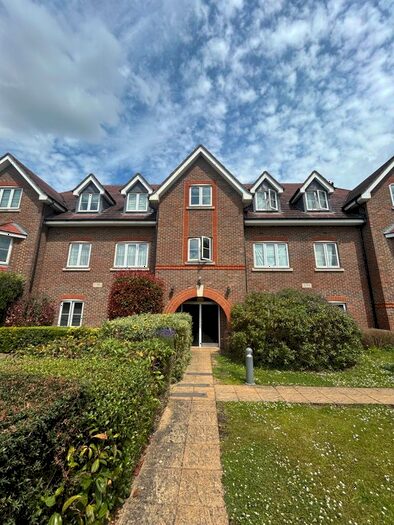 2 Bedroom Flat To Rent In Honeypot Lane, Stanmore, HA7