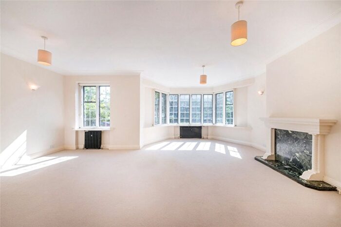 3 Bedroom Flat To Rent In Harvard House, Manor Fields, SW15