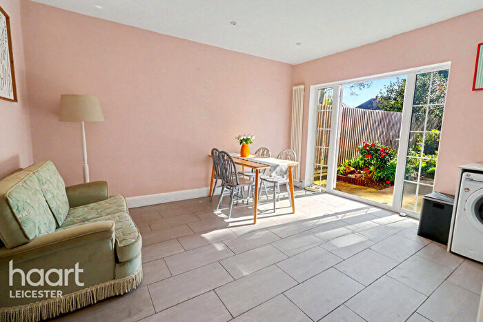 3 Bedroom Semi Detached House For Sale In Hinckley Road, Leicester, LE3