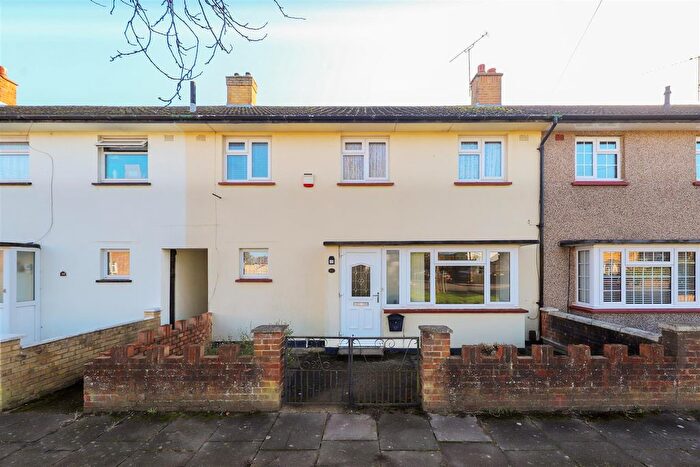 3 Bedroom Terraced House For Sale In Mulberry Crescent, West Drayton, UB7