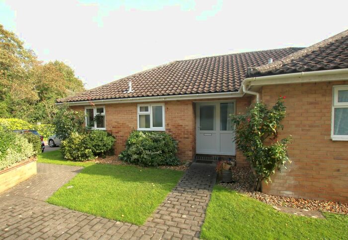 1 Bedroom Property To Rent In Bishop Pelham Court, Keswick Hall, Norwich, NR4