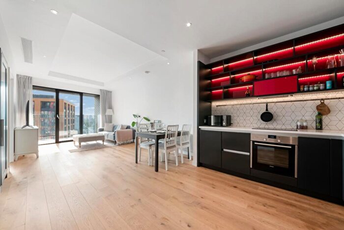 1 Bedroom Apartment For Sale In Corson House, City Island Way, E14