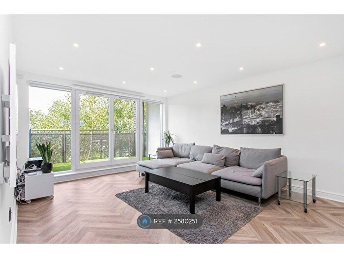 2 Bedroom Flat To Rent In Naylor Building East, London, E1