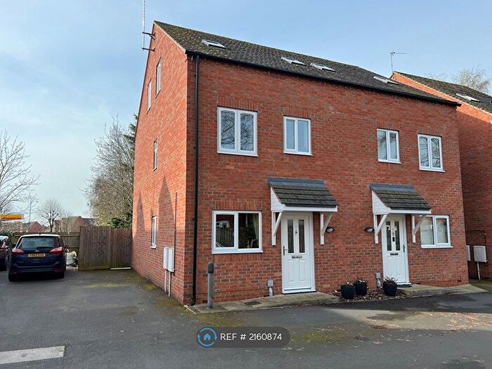 4 Bedroom Semi-Detached House To Rent In Iverley Close, Rugby, CV21