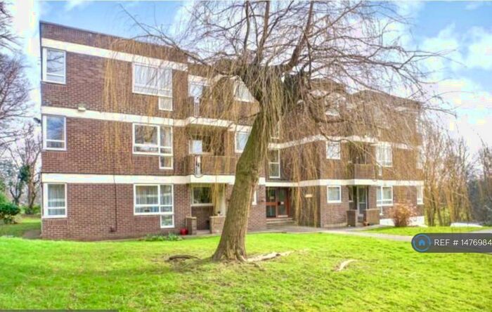 2 Bedroom Flat To Rent In Newton Park Court, Leeds, LS7