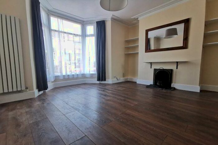 3 Bedroom Property To Rent In Coedsaeson Crescent, Swansea, SA2