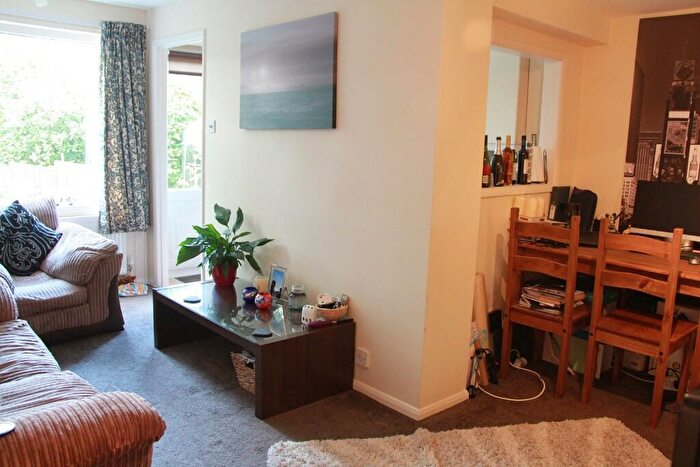 1 Bedroom Flat To Rent In Rothes Road, Dorking, Surrey, RH4