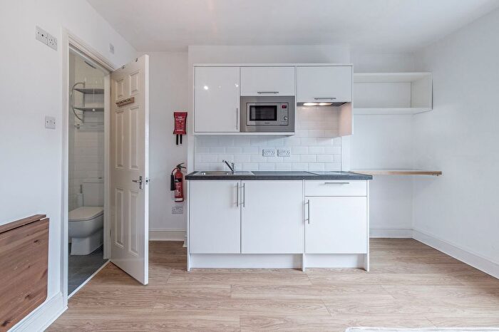 Studio To Rent In Talgarth Road, London, W14