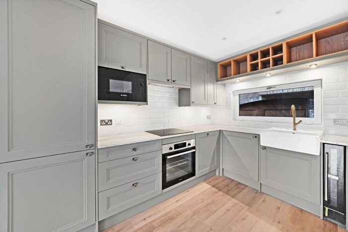 3 Bedroom Flat To Rent In Mews Street, St. Katharine Docks, E1W