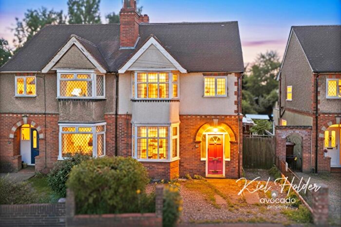 3 Bedroom Semi Detached House For Sale In Recreation Road, Tilehurst, Reading, RG30