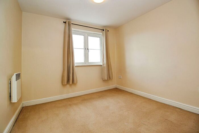 2 Bedroom Flat For Sale In Constable Drive, Ossett, WF5