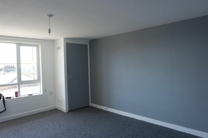 2 Bedroom Flat To Rent In Charles Street, Milford Haven, SA73