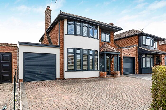 3 Bedroom Detached House For Sale In Windsor Road, Swindon, SN3