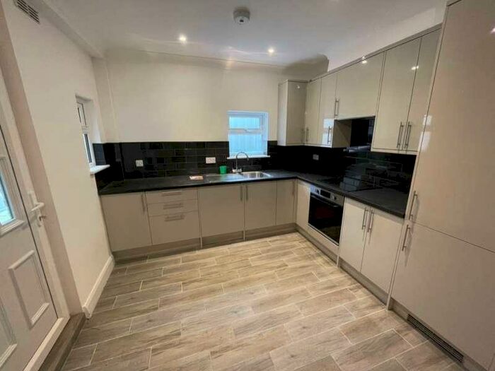 2 Bedroom Maisonette To Rent In Sussex Place, New Malden, KT3