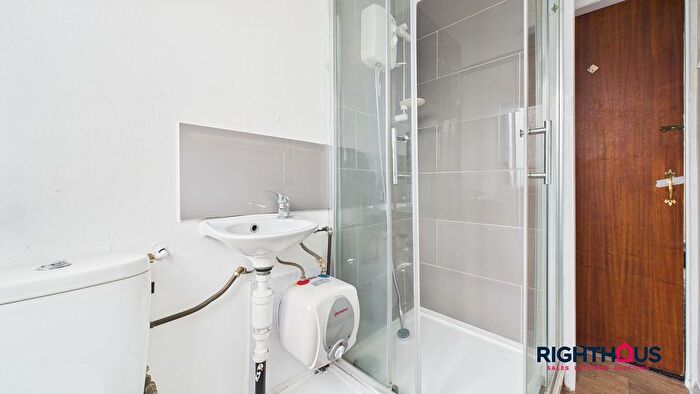 1 Bedroom Flat To Rent In Cooper Lane, Bradford, BD6