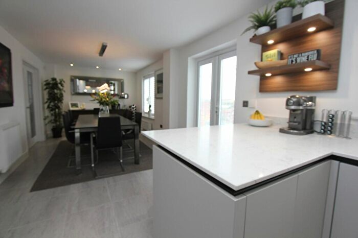 4 Bedroom Detached House For Sale In Railway Road, Rhoose, CF62