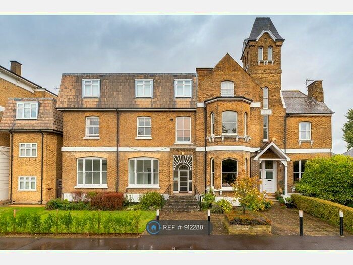 3 Bedroom Flat To Rent In Hampton Road, Teddington, TW11