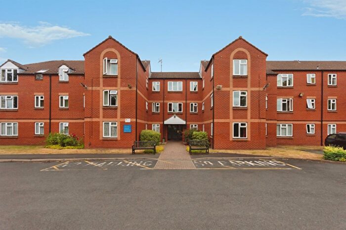 2 Bedroom Flat For Sale In Pembroke Way, Birmingham, B28