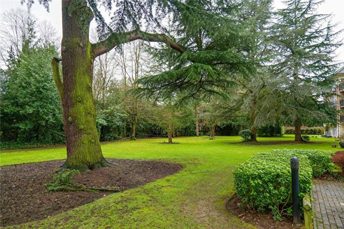 2 Bedroom Flat For Sale In Carmelite Drive, Reading, Berkshire, RG30