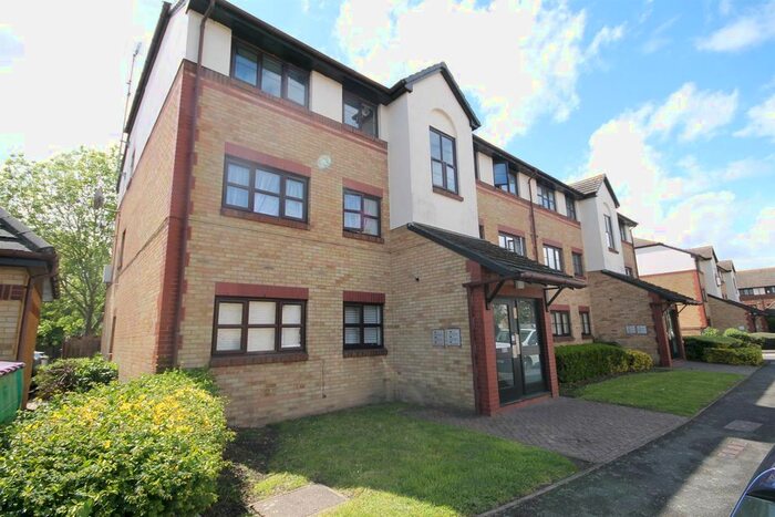 2 Bedroom Flat To Rent In Foxglove Way, Wallington, SM6