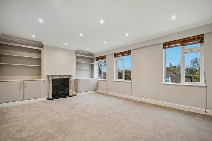 2 Bedroom Flat To Rent In Station Parade, Chiswick, London, W4