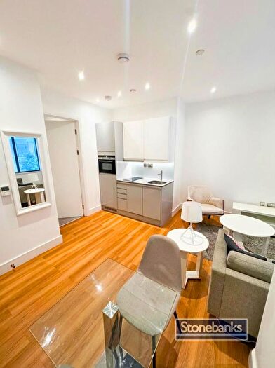 Studio To Rent In Bath Road, Slough, SL1