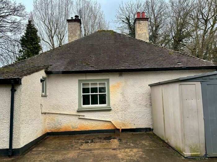 2 Bedroom Bungalow To Rent In Shenley Lane, London Colney, St. Albans, AL2