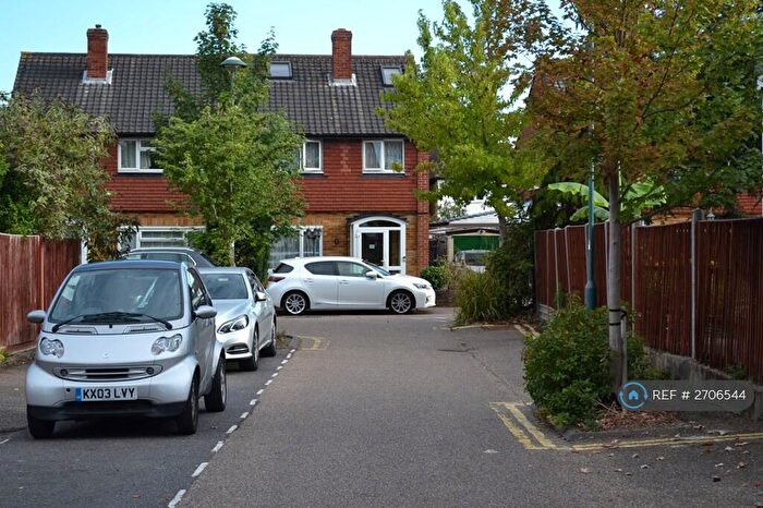 3 Bedroom Semi Detached House To Rent In Haddon Close, New Malden, KT3