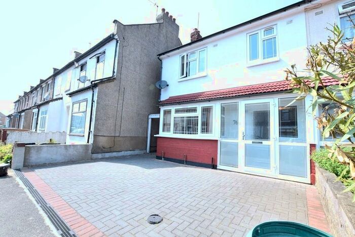 3 Bedroom End Of Terrace House To Rent In Roman Road, Ilford, IG1