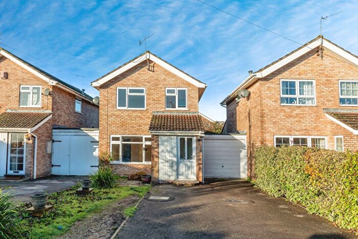 3 Bedroom Link Detached House For Sale In Cotswold Close, Portishead, Bristol, Somerset, BS20