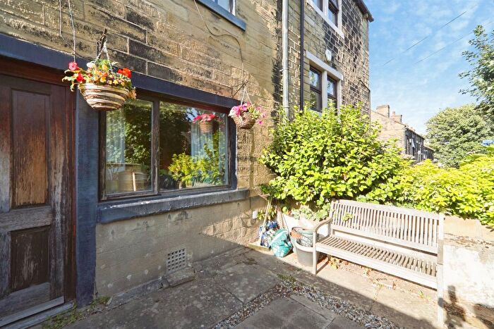 1 Bedroom Cottage For Sale In Greenwood Row, Pudsey, LS28