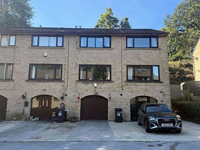 2 Bedroom Town House For Sale In Hebble Vale Drive, Wheatley, Halifax, Calderdale, HX2