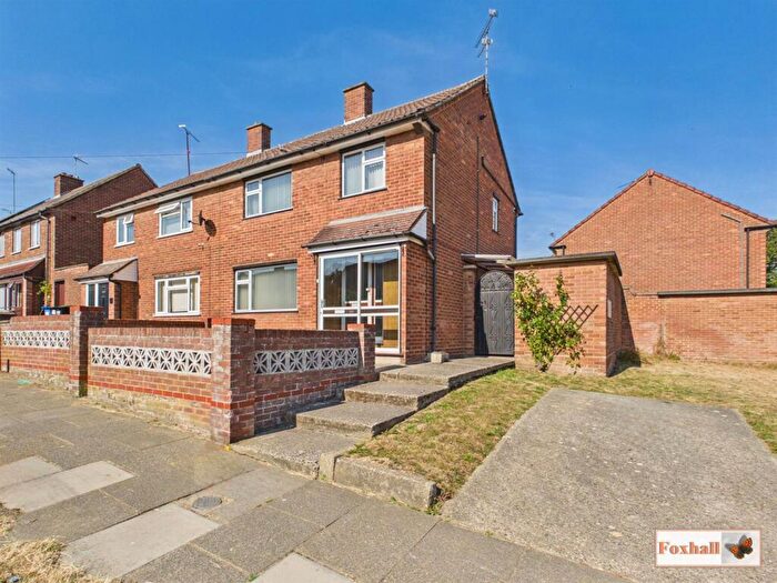 3 Bedroom Semi Detached House For Sale In Maidenhall Approach, Ipswich, IP2
