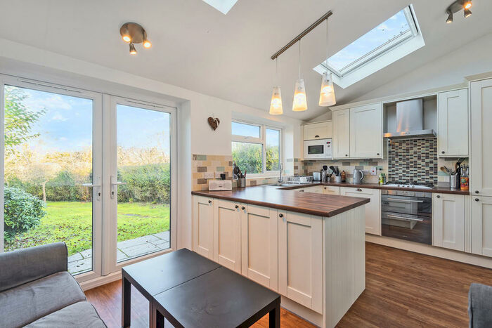 5 Bedroom Semi-Detached House To Rent In Ashenden Road, Guildford, GU2