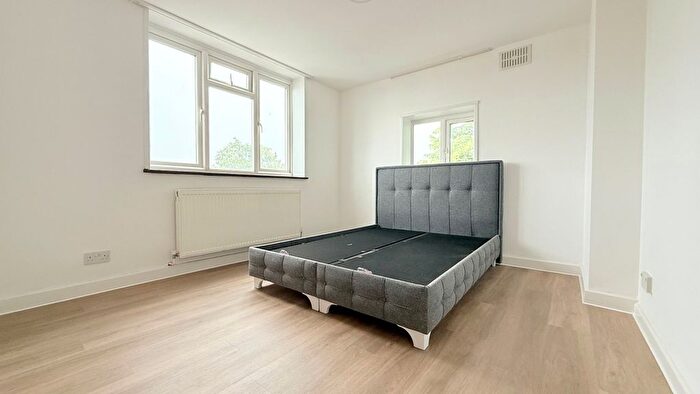 2 Bedroom Flat To Rent In Flat, Elmdene Road, London, SE18